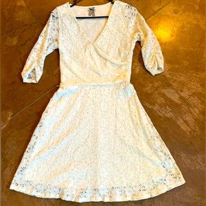 White Lace Dress— Stretchy!